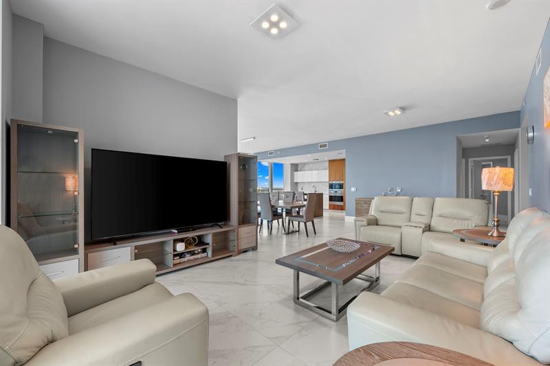 gianpierre giusti meza group listing, unit 1205, paramount, living room