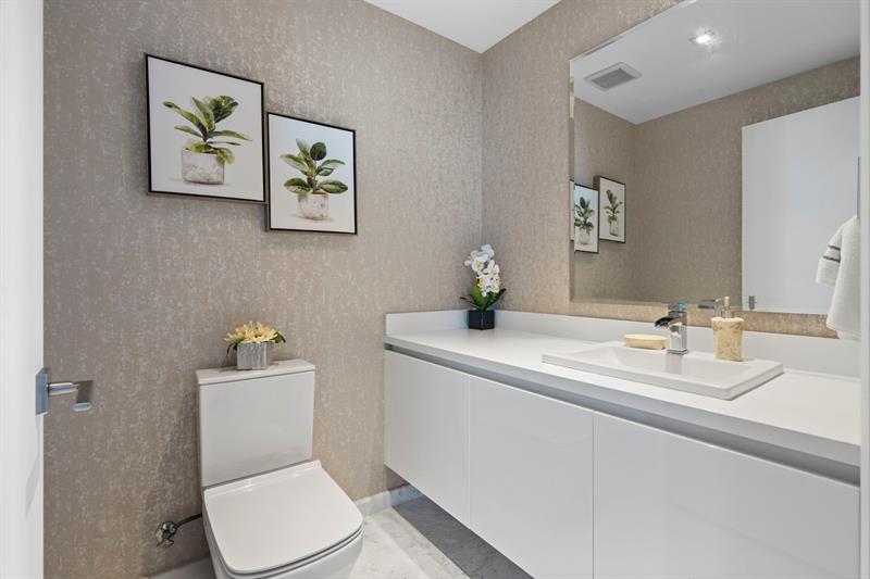 gianpierre giusti meza group listing, unit 1205, paramount, half bathroom