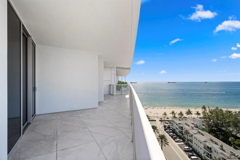 gianpierre giusti meza group listing, unit 1205, paramount, balcony