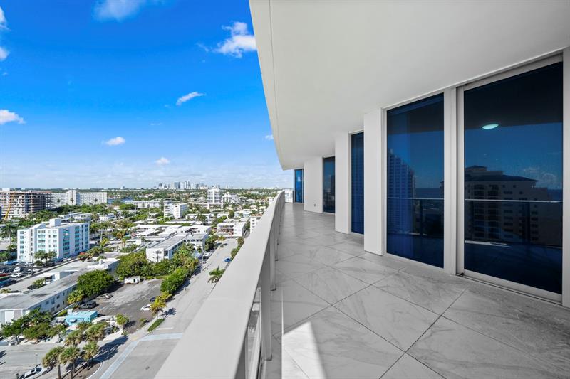 gianpierre giusti meza group listing, unit 1205, paramount, balcony