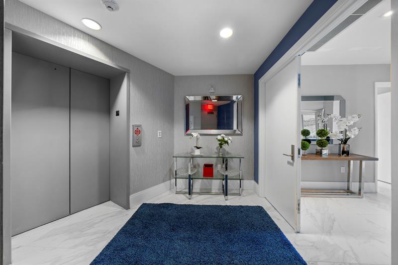 gianpierre giusti meza group listing, unit 1205, foyer entry paramount