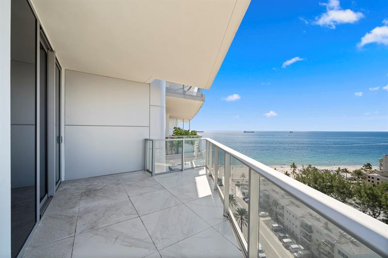 gianpierre giusti meza group listing, unit 1205, paramount, balcony