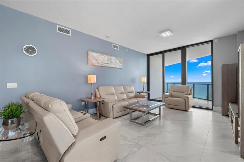 gianpierre giusti meza group listing, unit 1205, paramount, living room